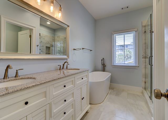 2nd Floor Master King Suite Bath