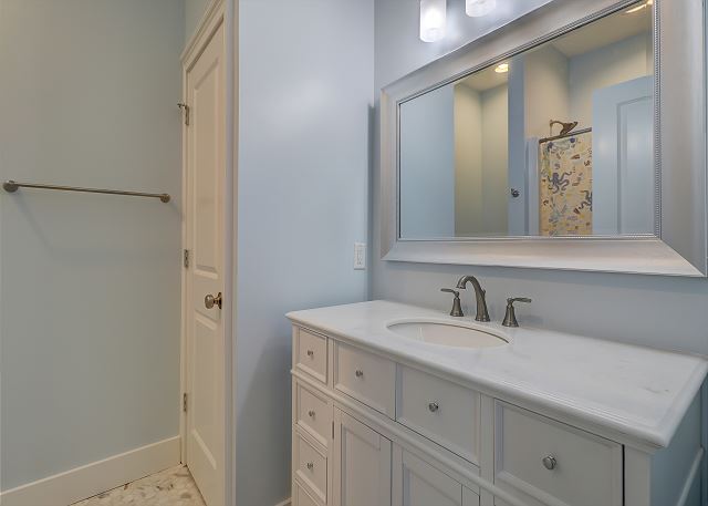 Bunk Bedroom Full Bathroom