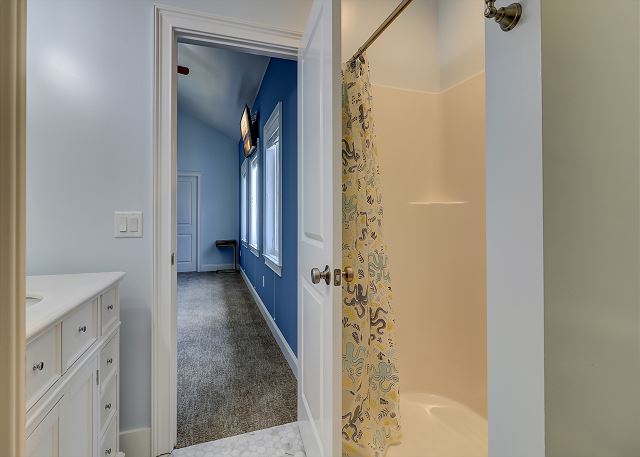 Bunk Room Bath