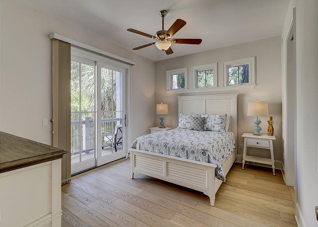 1st Floor Queen Suite
