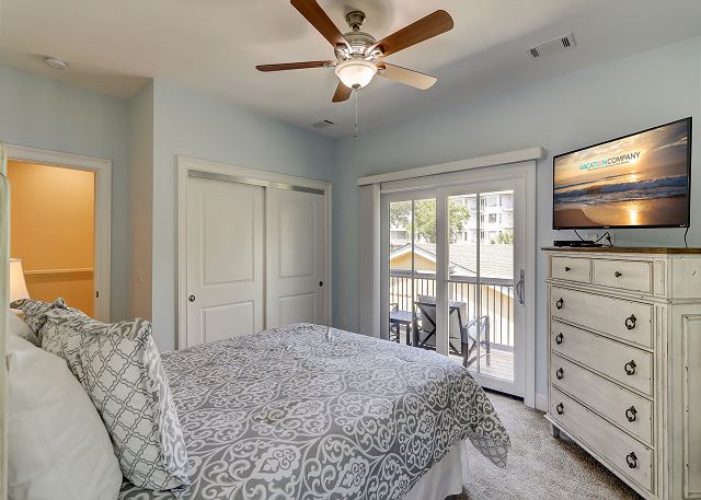 2nd Floor Queen Suite