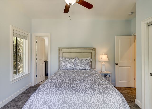 2nd Floor Queen Suite