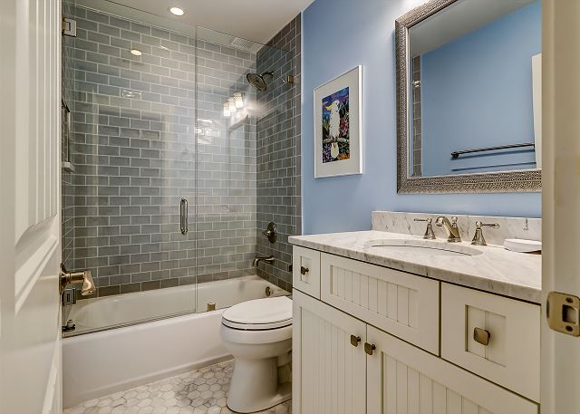 2nd Floor Full Bathroom