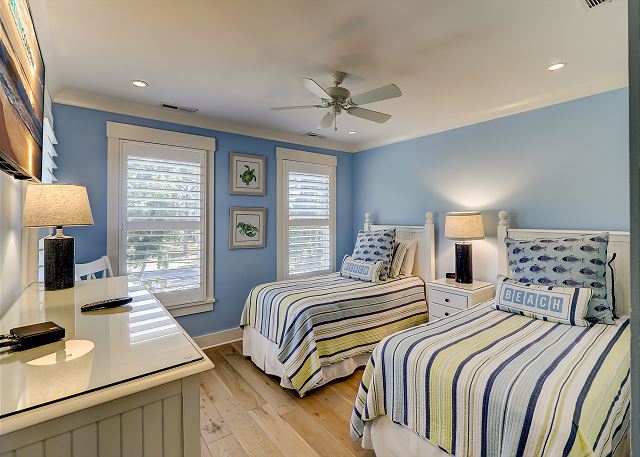 2nd Floor Guest Bedroom - 2 Twins