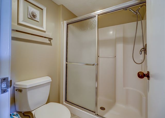King Suite Full Bathroom