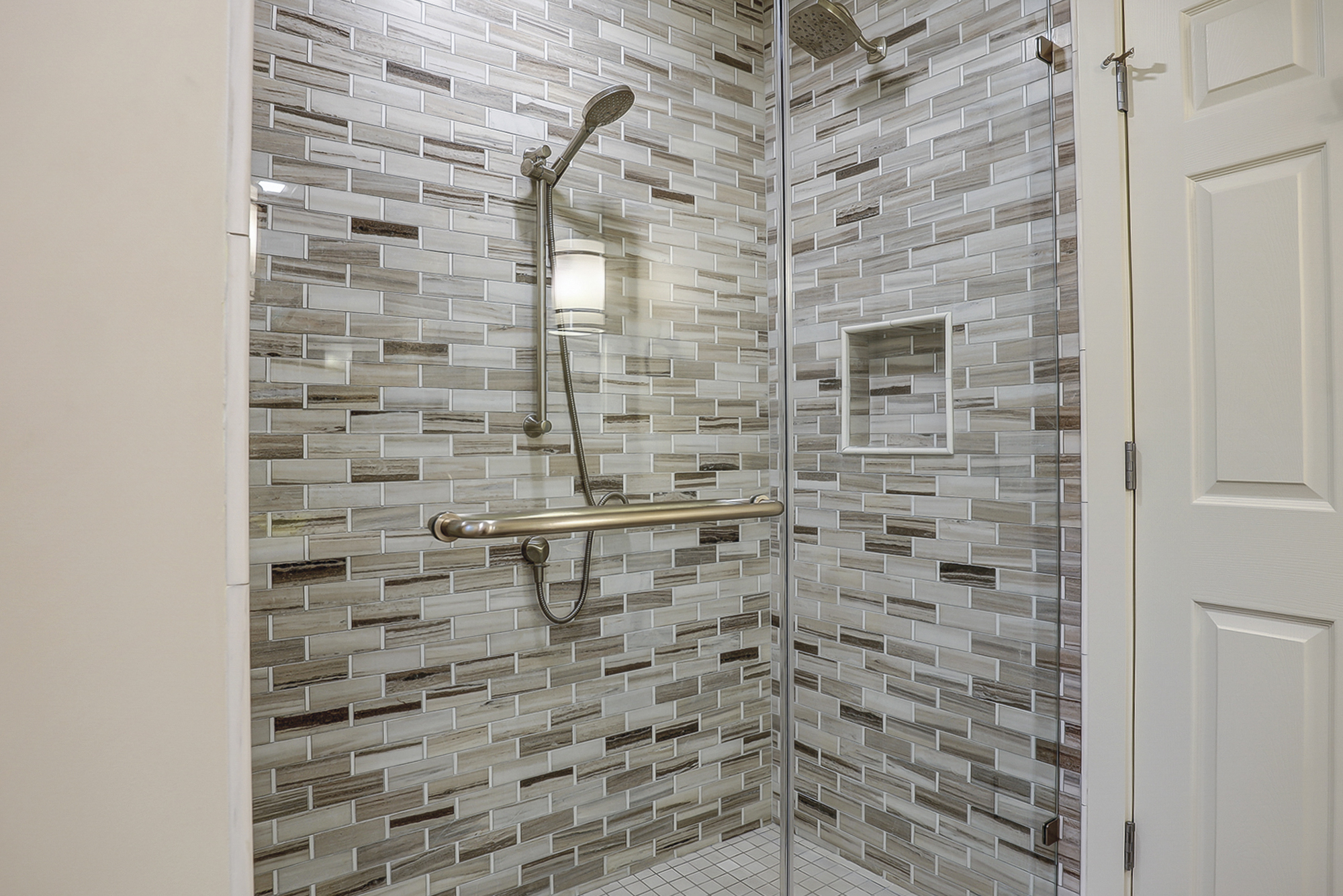 1st Floor Guest Full Bathroom