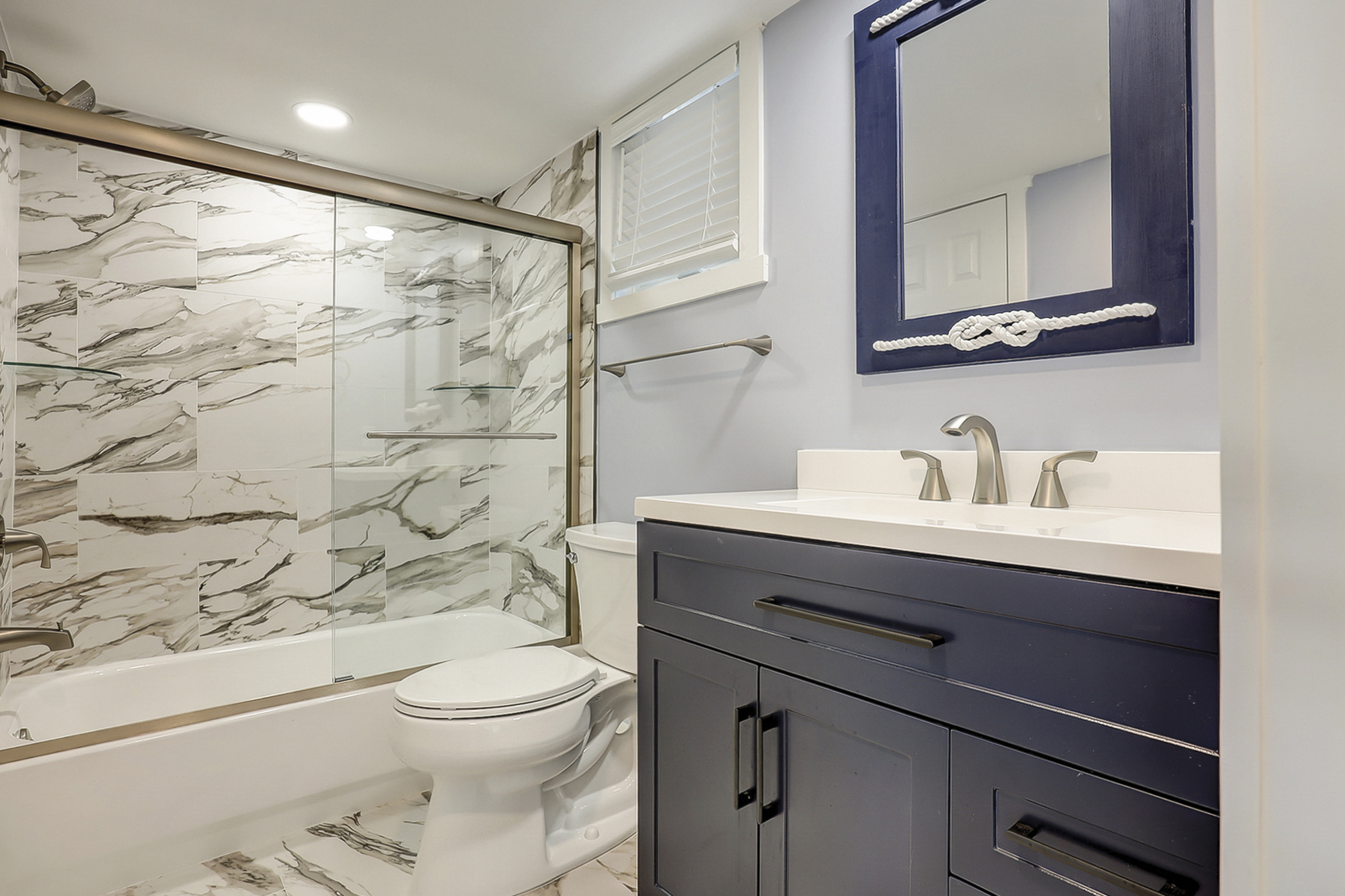 King Suite Full Bathroom