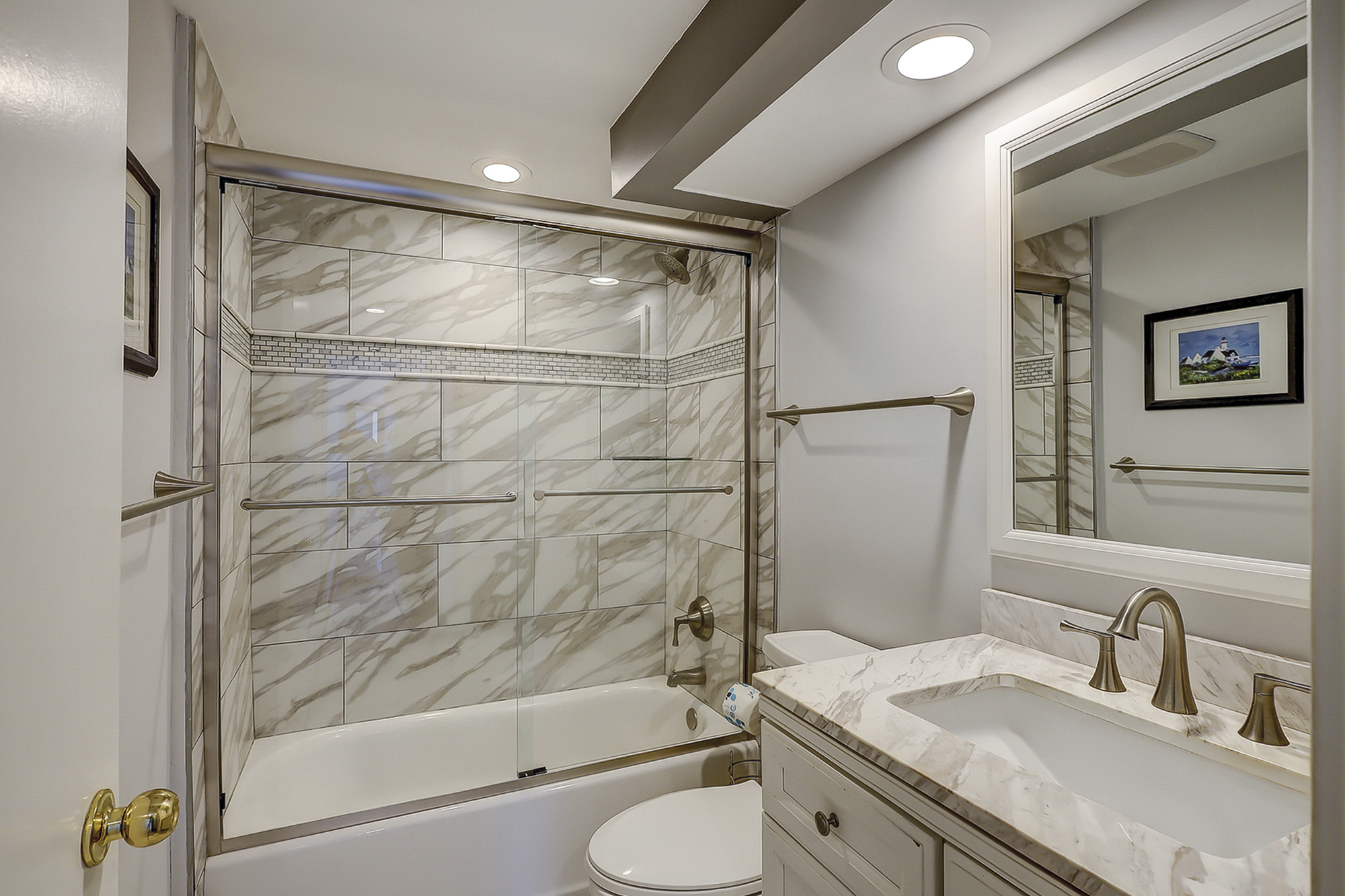 Guest Bedroom Full Bathroom