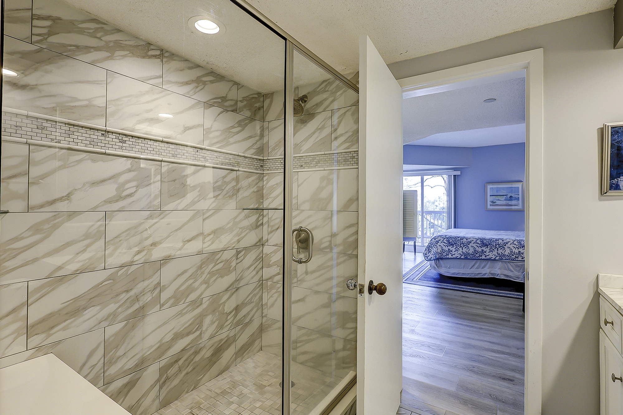 King Suite Full Bathroom