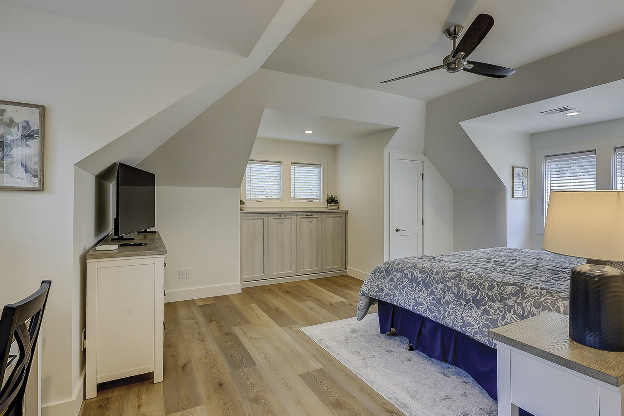 Guest Bedroom - Over Garage