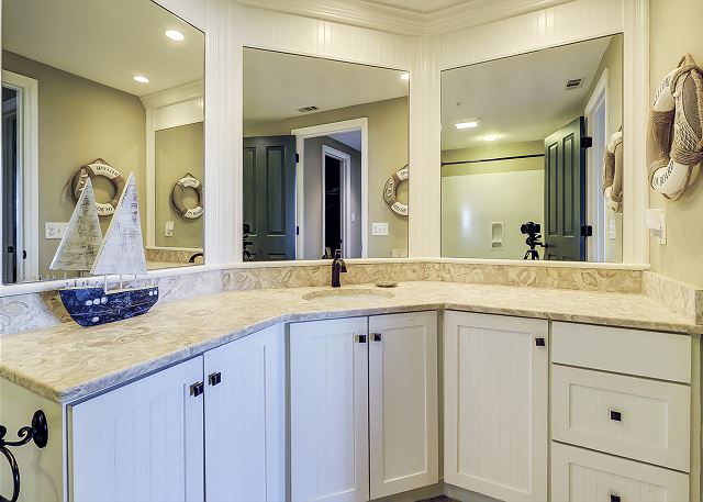 Full Hall Bathroom