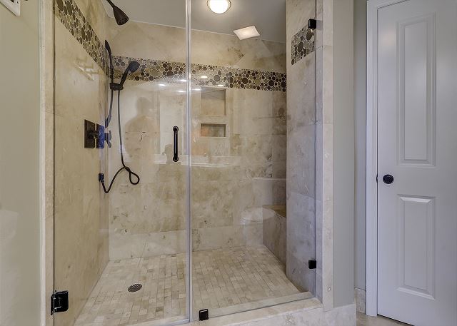 King Suite Full Bathroom