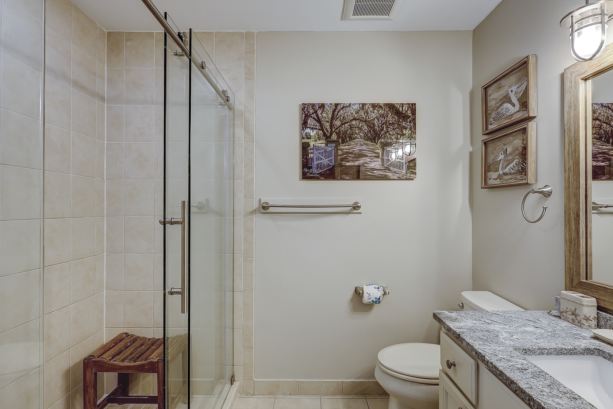 King Suite Full Bathroom