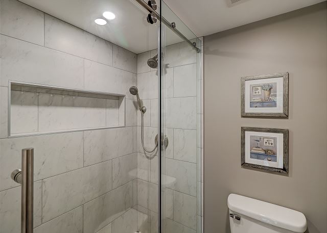 King Suite Full Bathroom