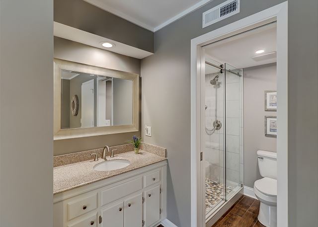 King Suite Full Bathroom