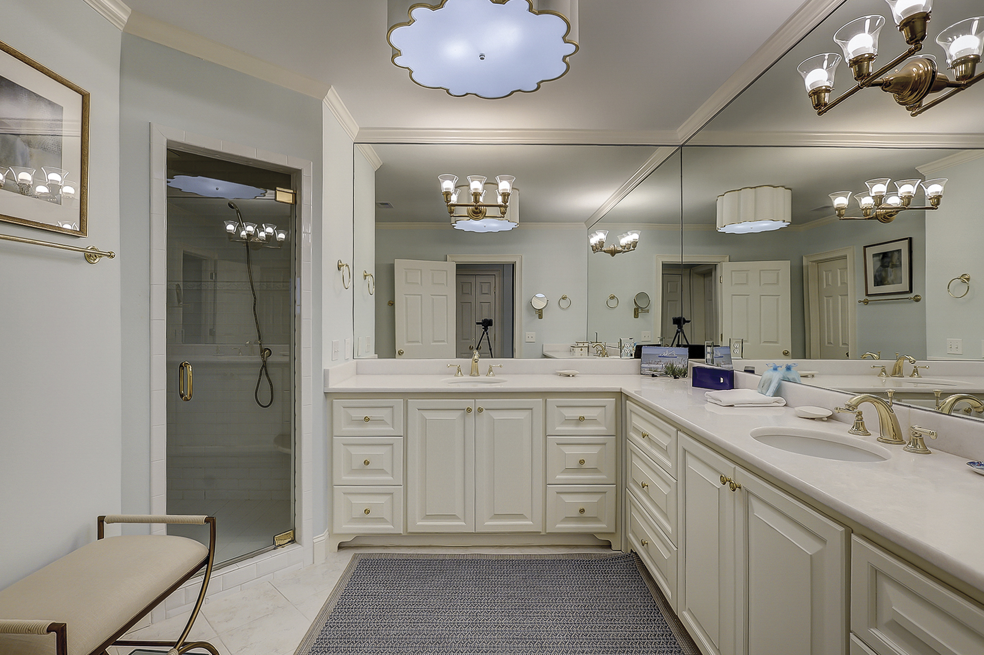 King Suite Full Bathroom