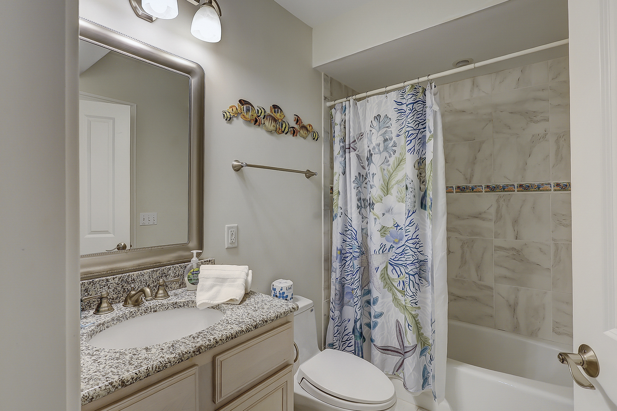 Guest Suite Full Bathroom