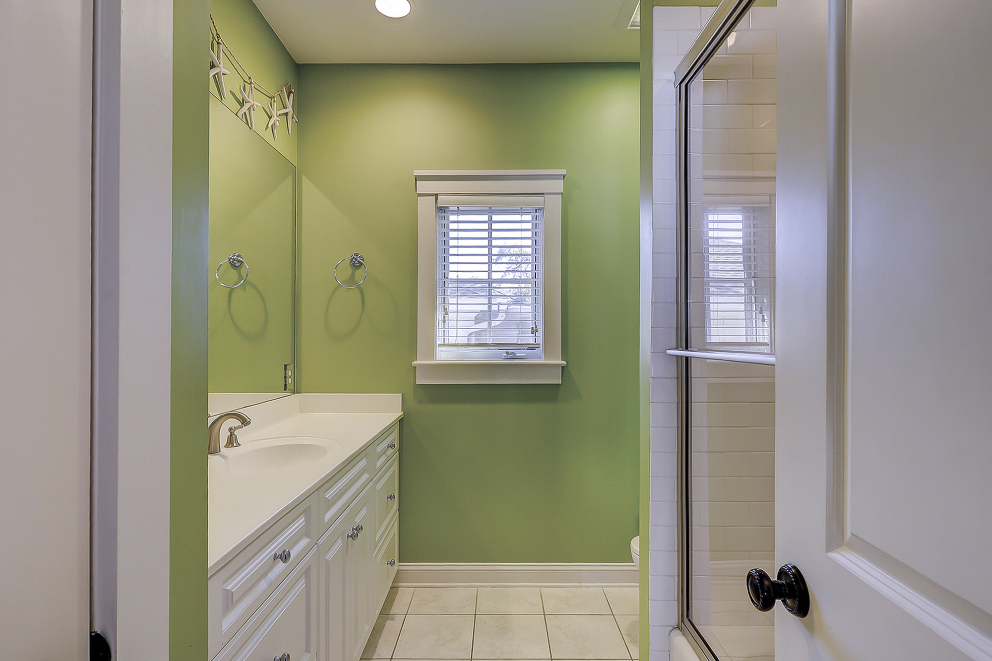 2nd Floor - Guest Suite Full Bathroom