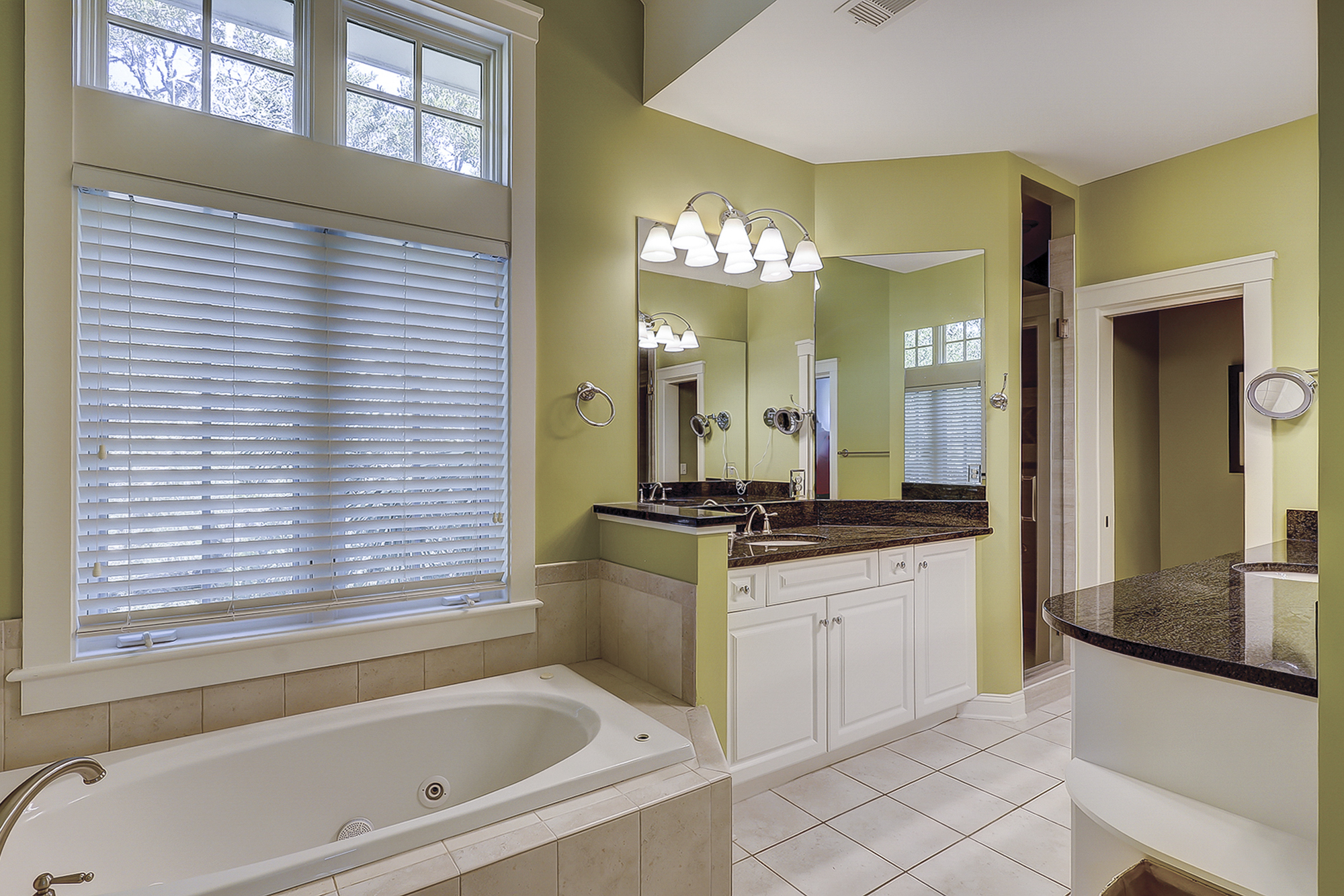 2nd Floor - King Master Suite Full Bathroom