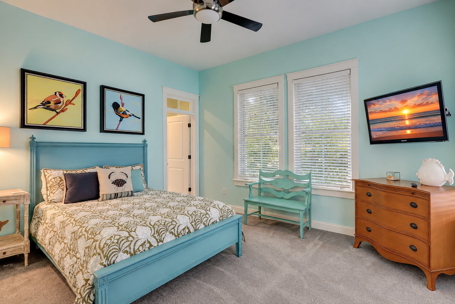 Main Floor Queen Suite