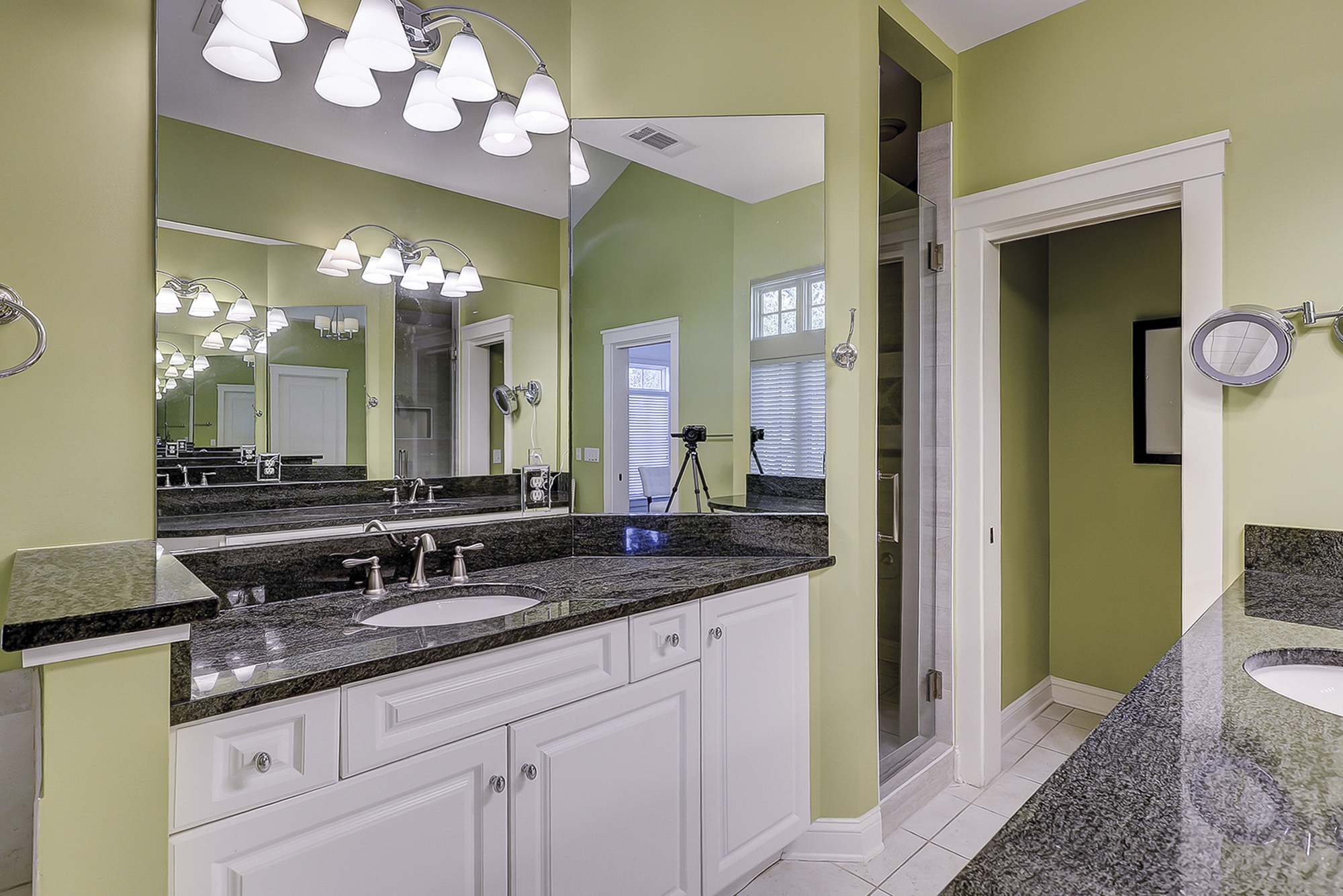 2nd Floor - King Master Suite Full Bathroom