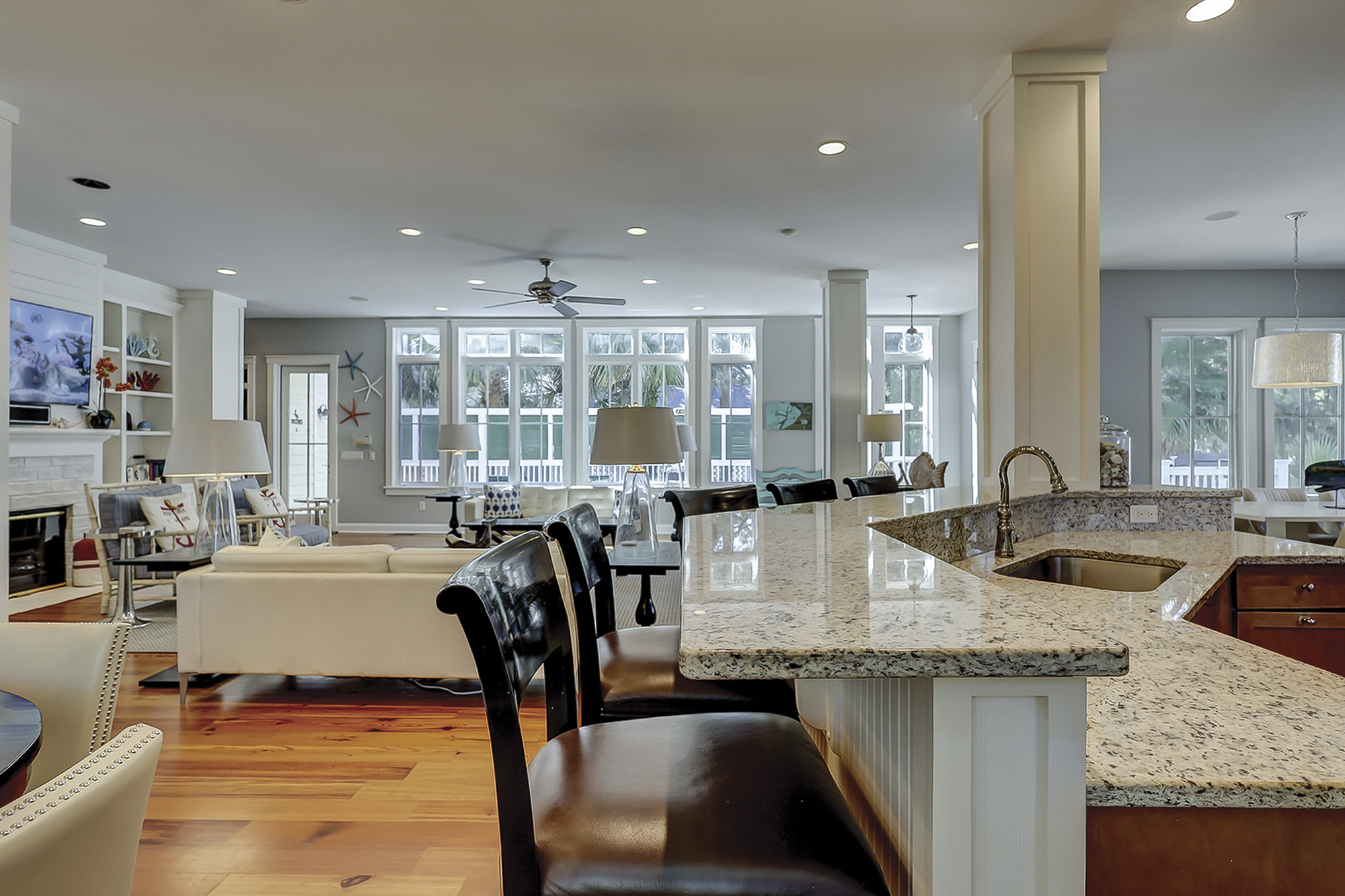 Kitchen Breakfast Bar - Seats 5