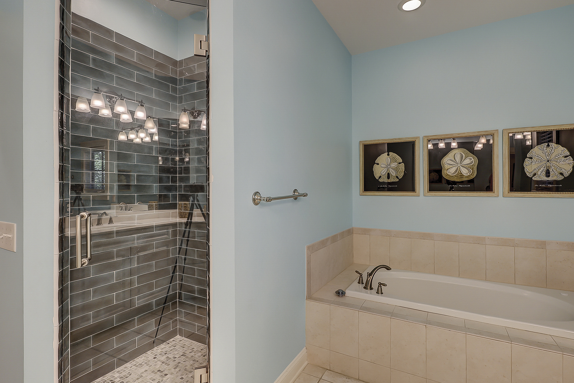 2nd Floor - King Master Suite Full Bathroom