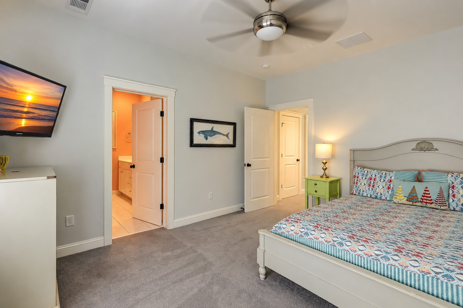 2nd Floor - Queen Suite