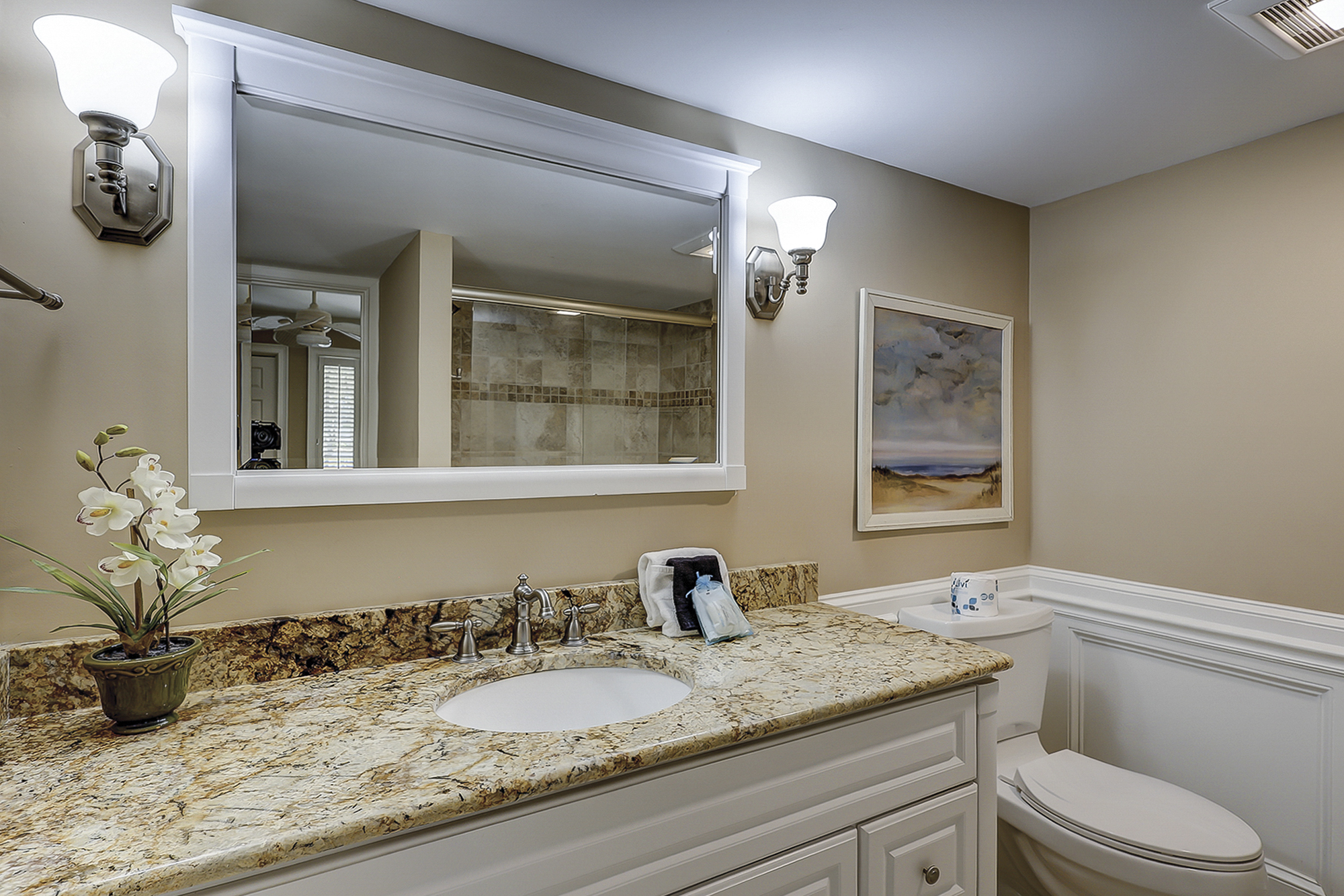 King Suite Full Bathroom