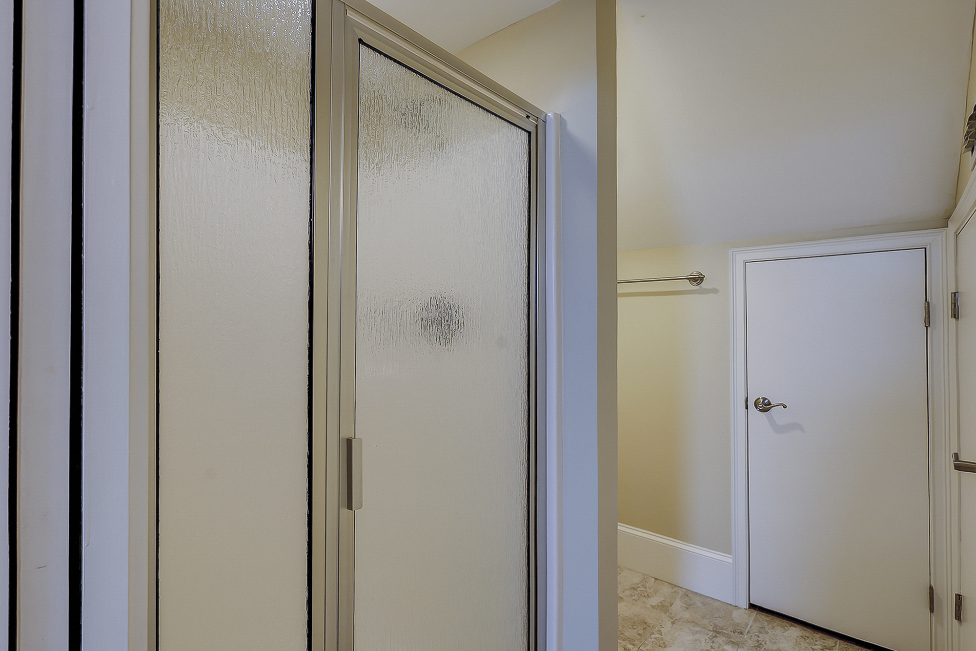 2nd Floor Guest Suite Full Bathroom