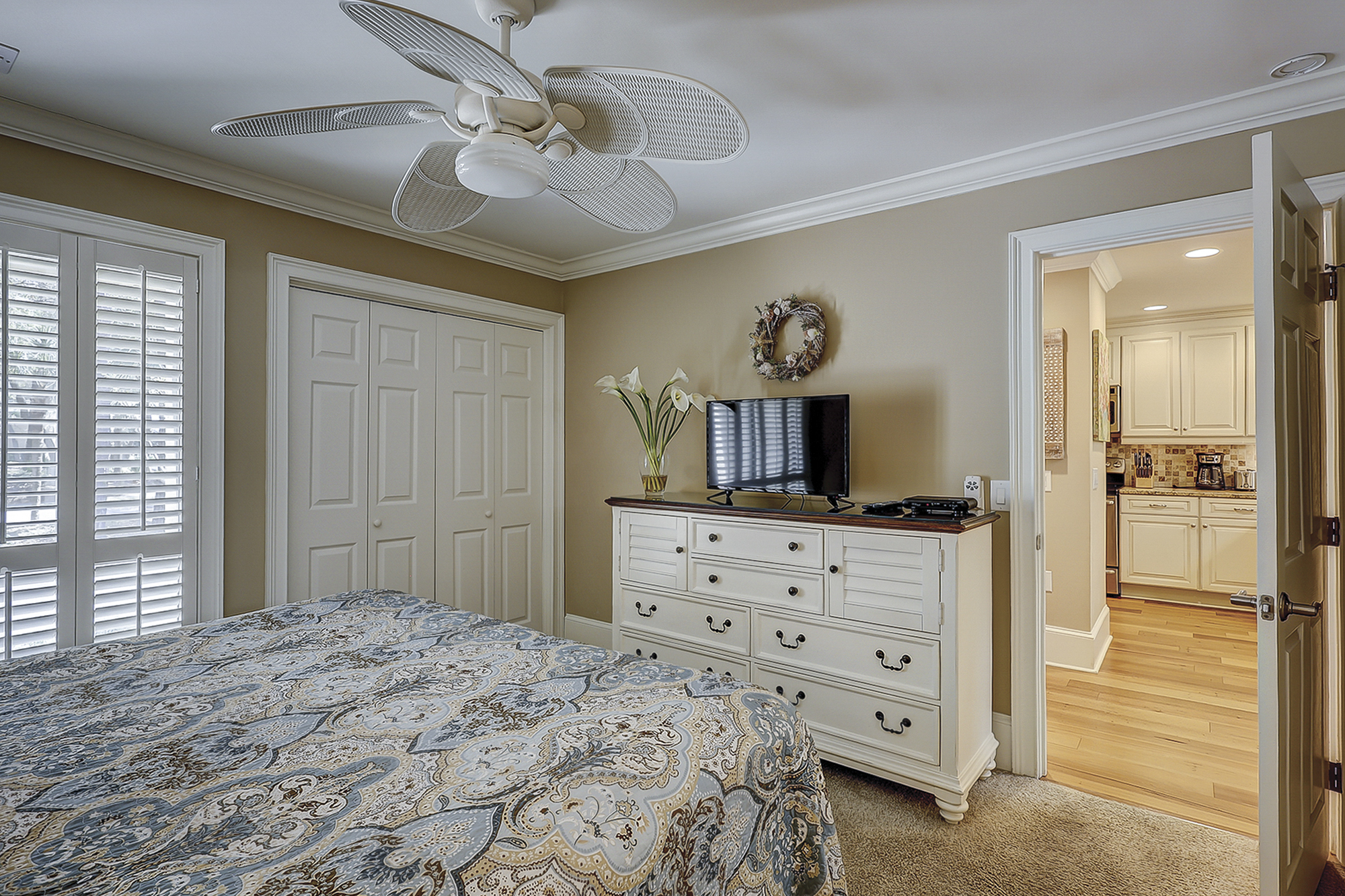 Main Floor King Suite