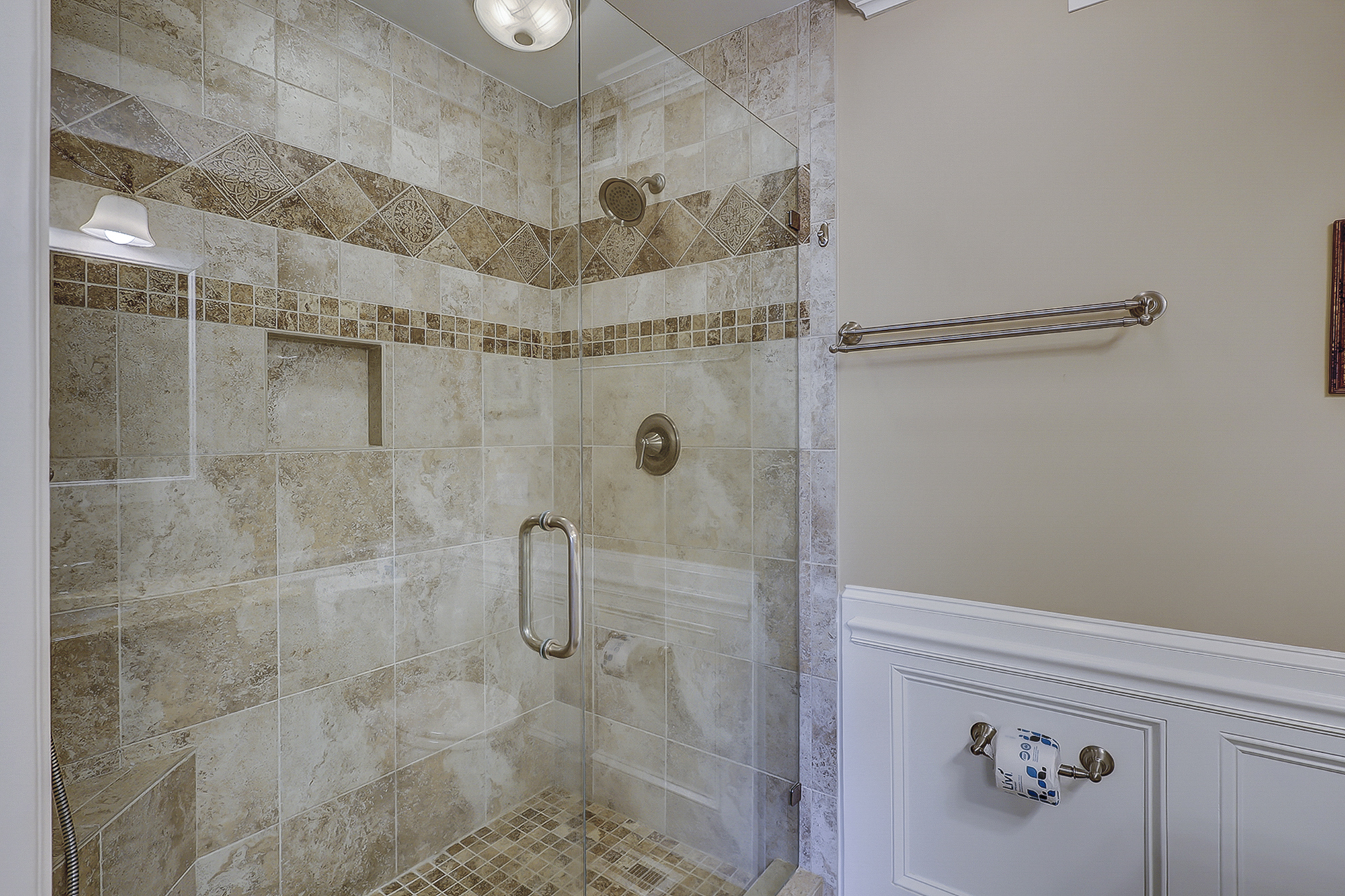 Master King Suite Full Bathroom