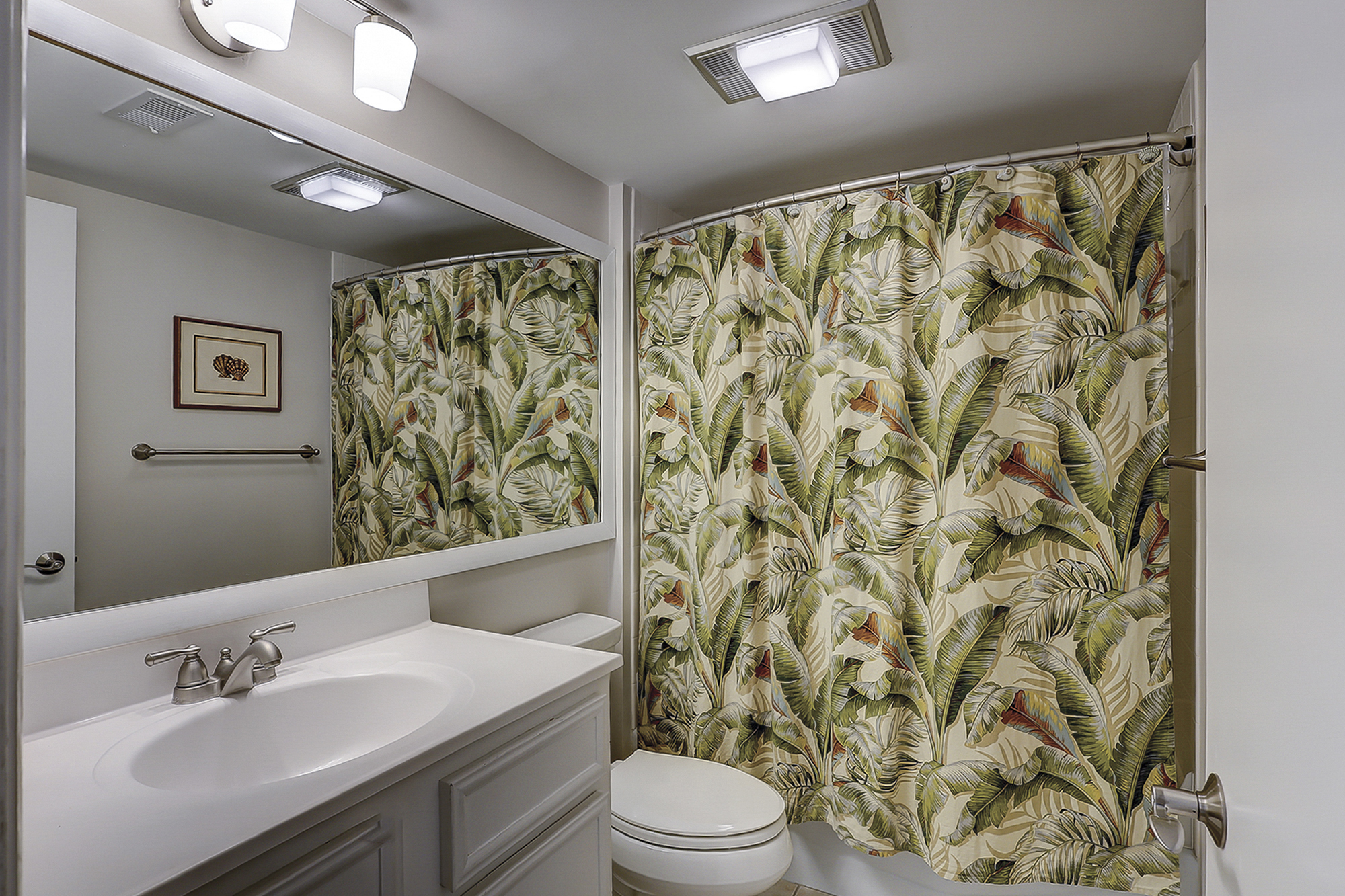 Hall Guest Full Bathroom