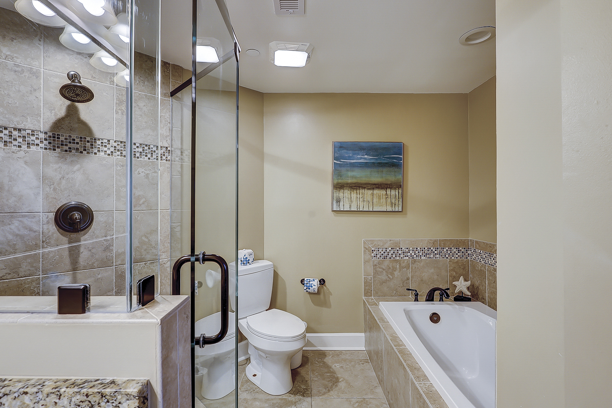 King Suite Full Bathroom