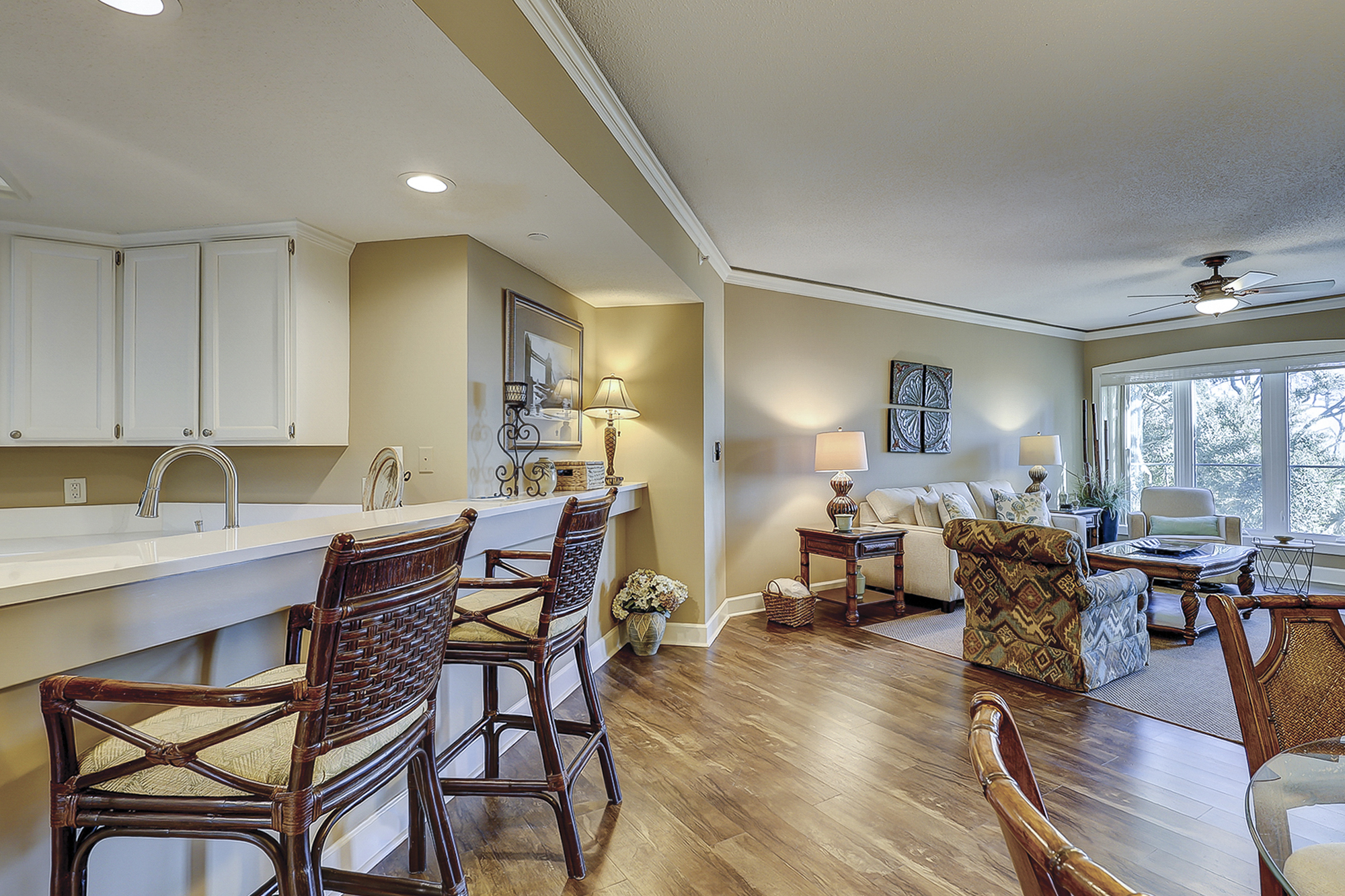 Kitchen Breakfast Bar