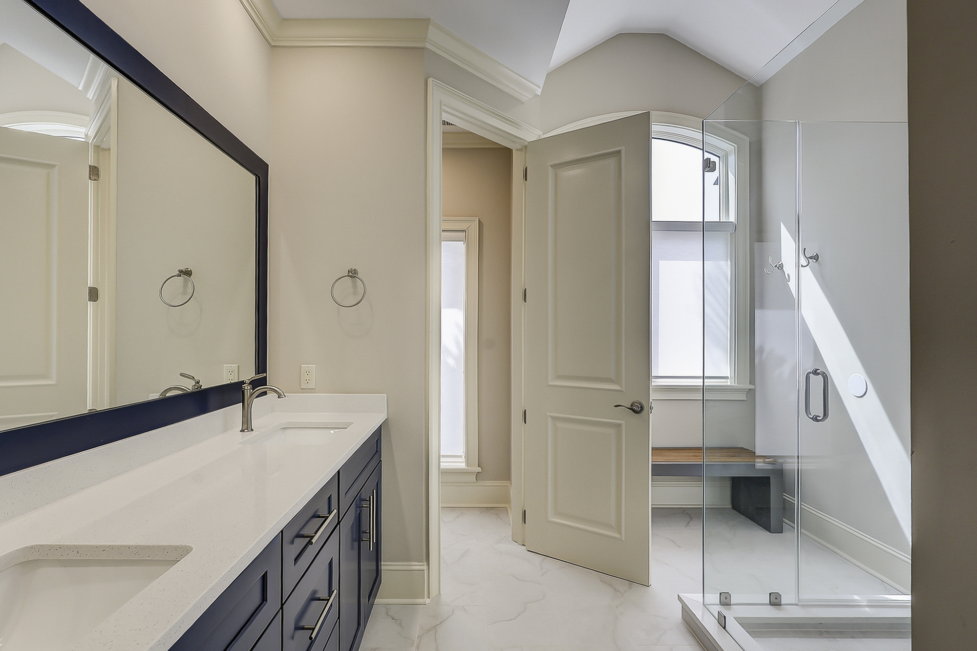 2nd Floor King Suite Full Bathroom