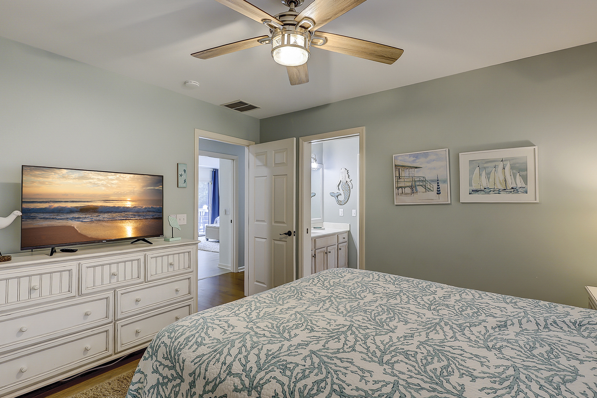 1st Floor Queen Suite