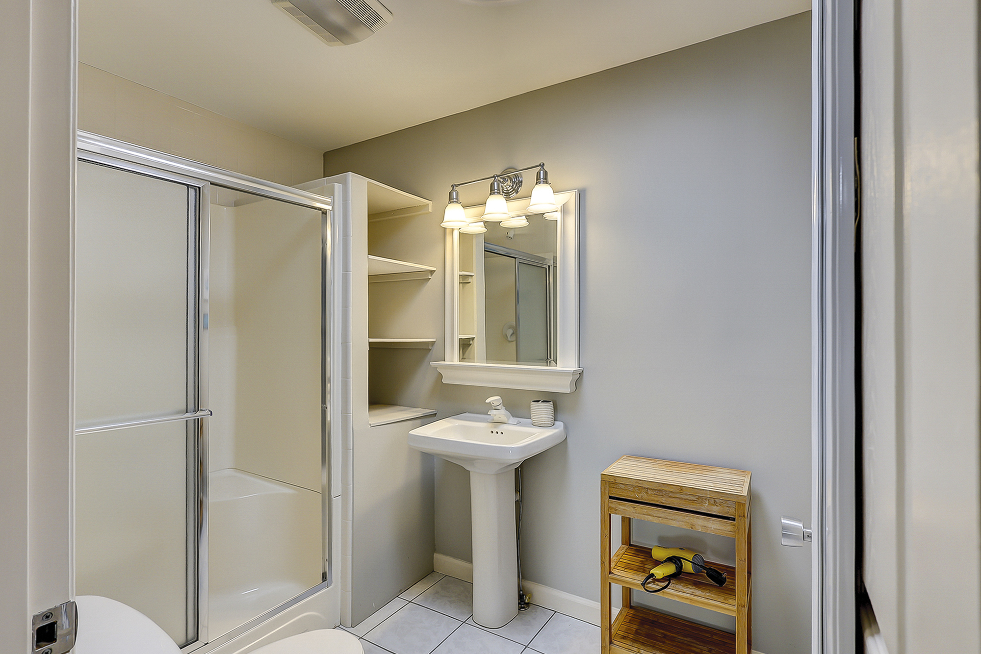 2nd Floor Bunk Suite Full Bathroom