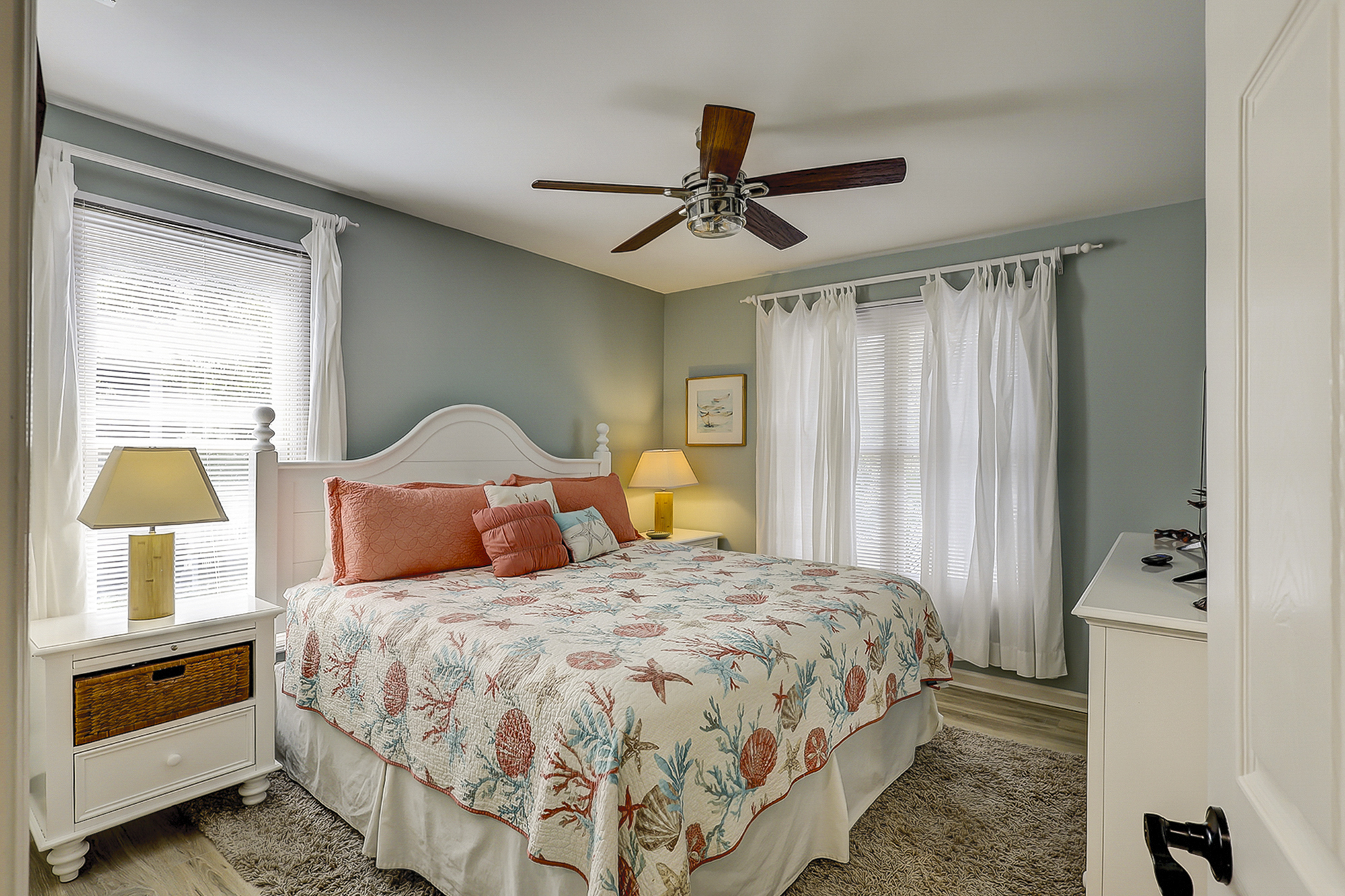 1st Floor King Bedroom