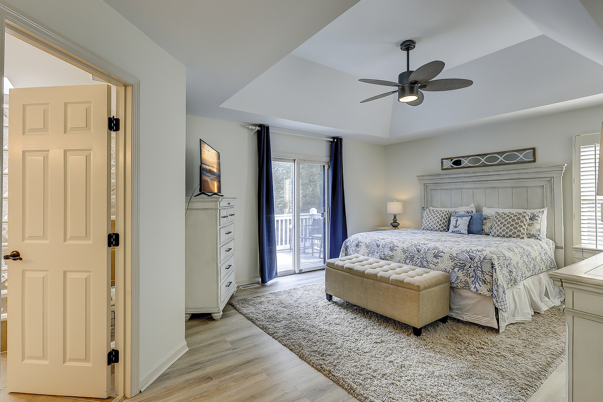 1st Floor King Suite