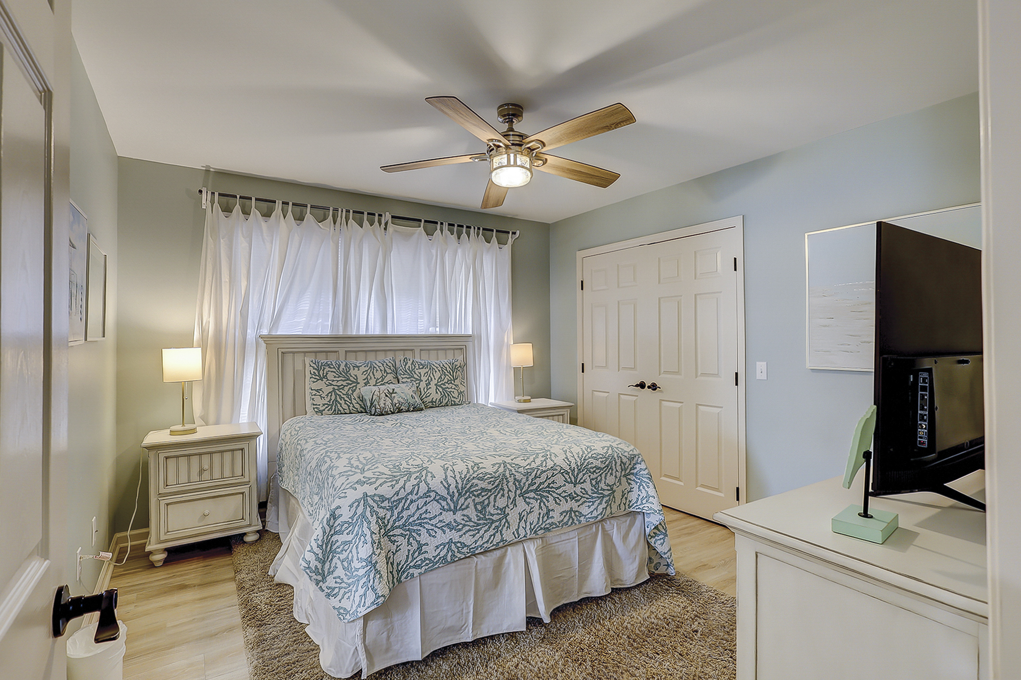 1st Floor Queen Suite