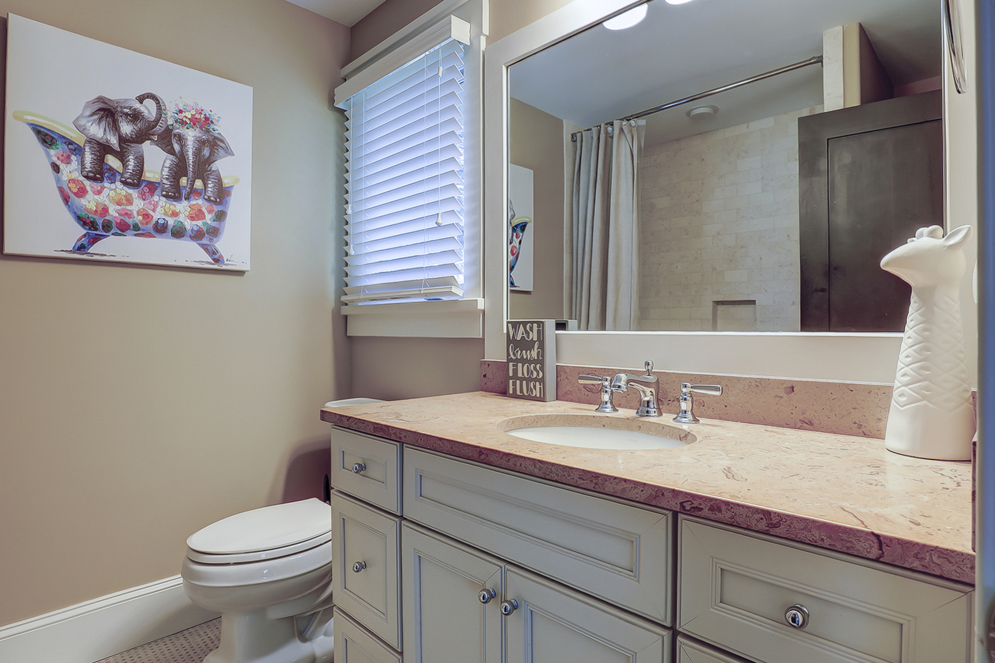 Guest Suite Full Bathroom