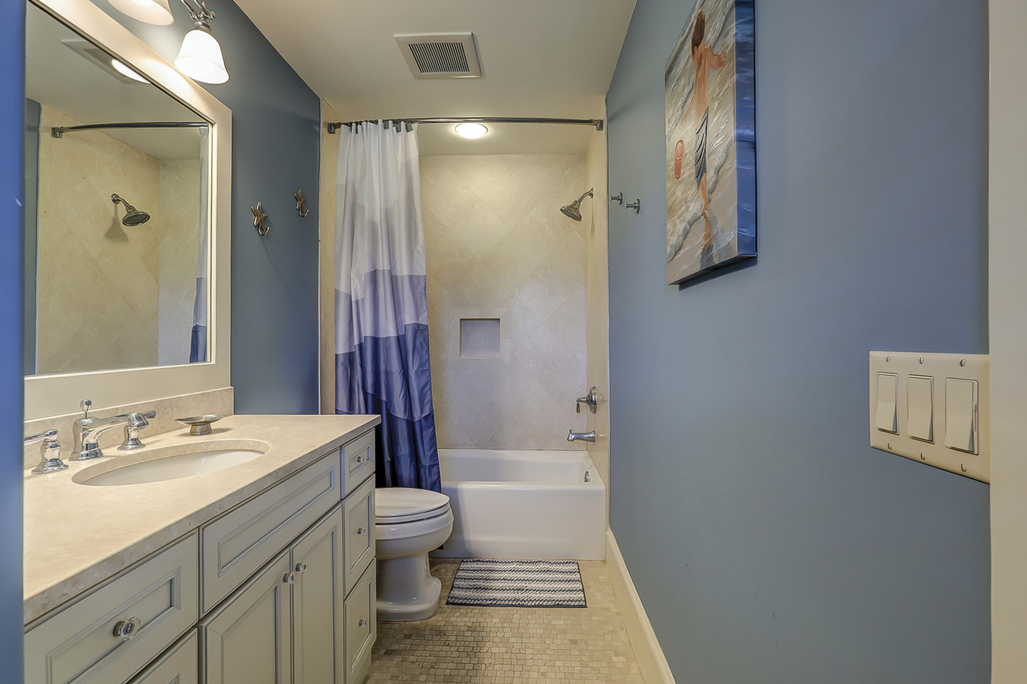 King Suite Full Bathroom