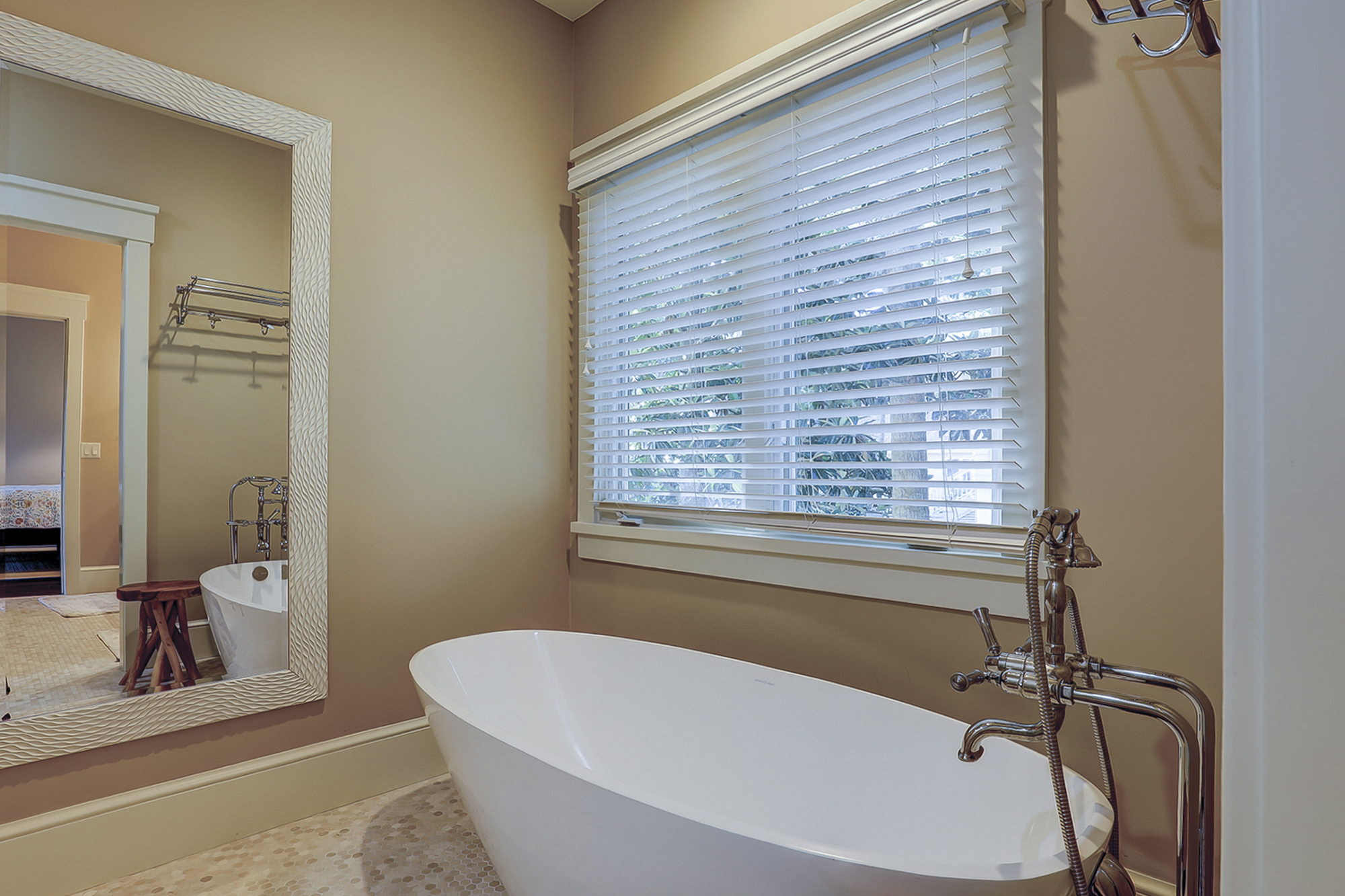 King Suite Full Bathroom