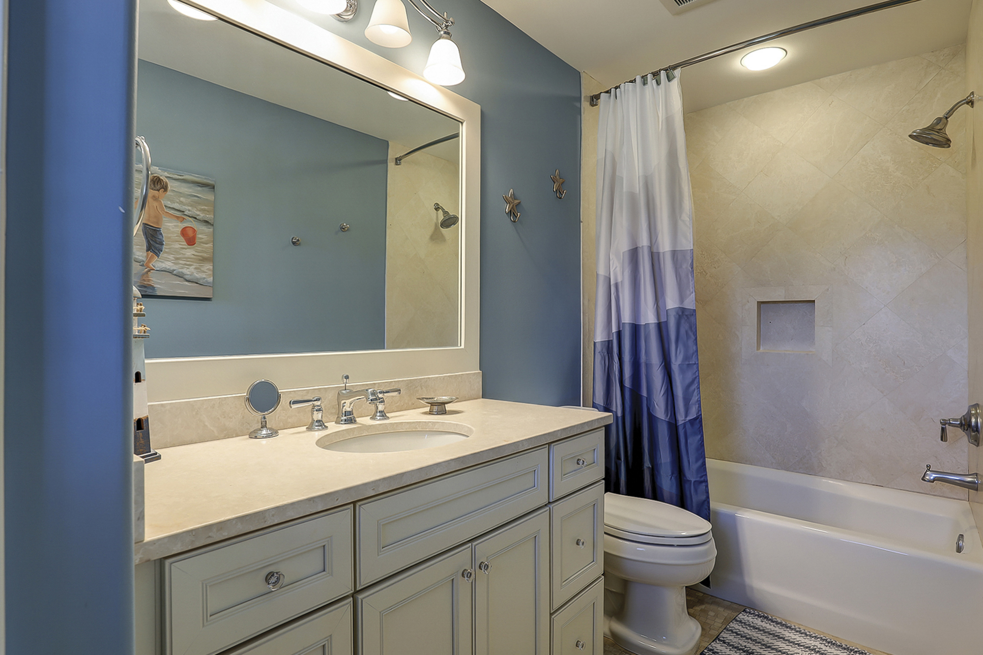 King Suite Full Bathroom