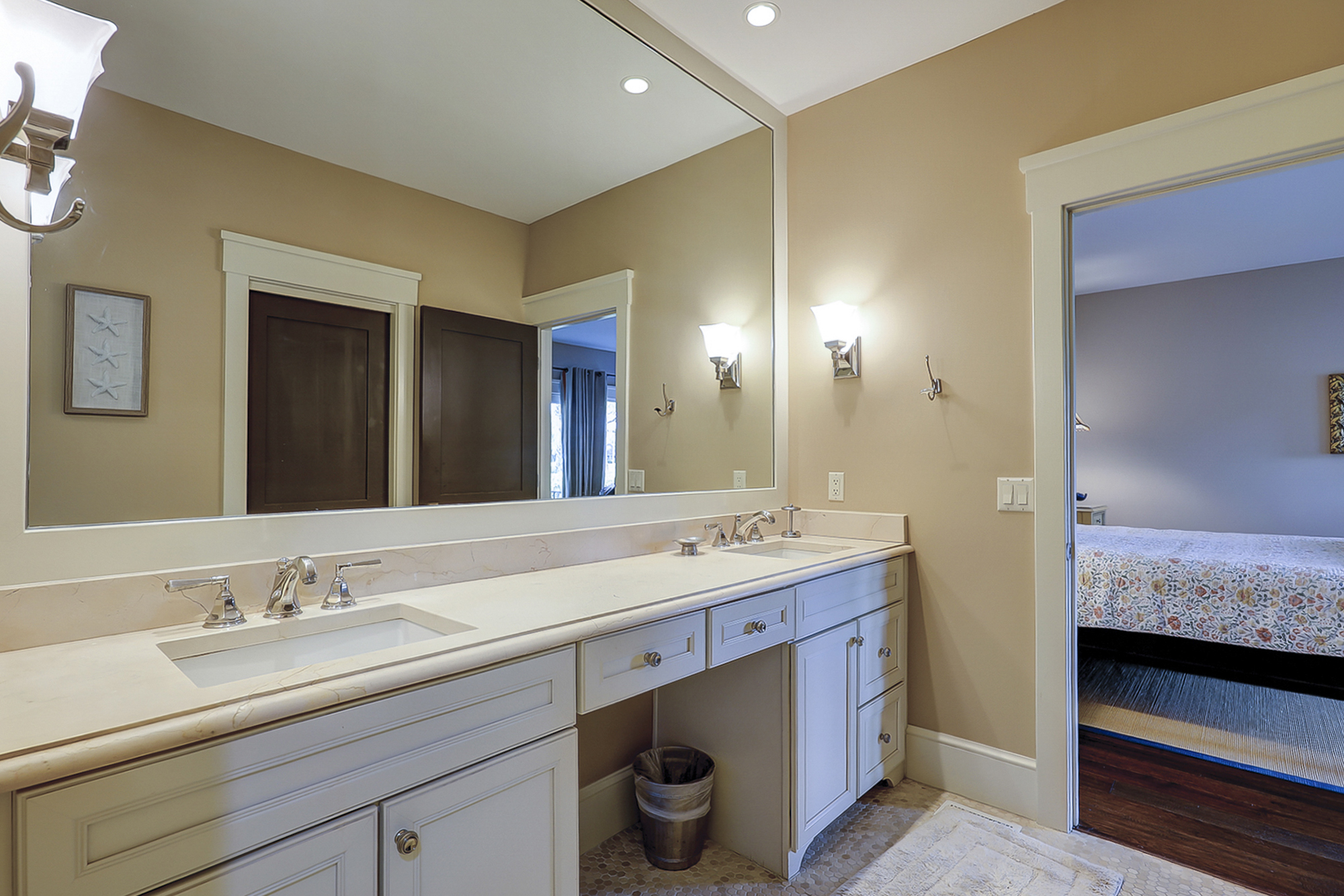 King Suite Full Bathroom