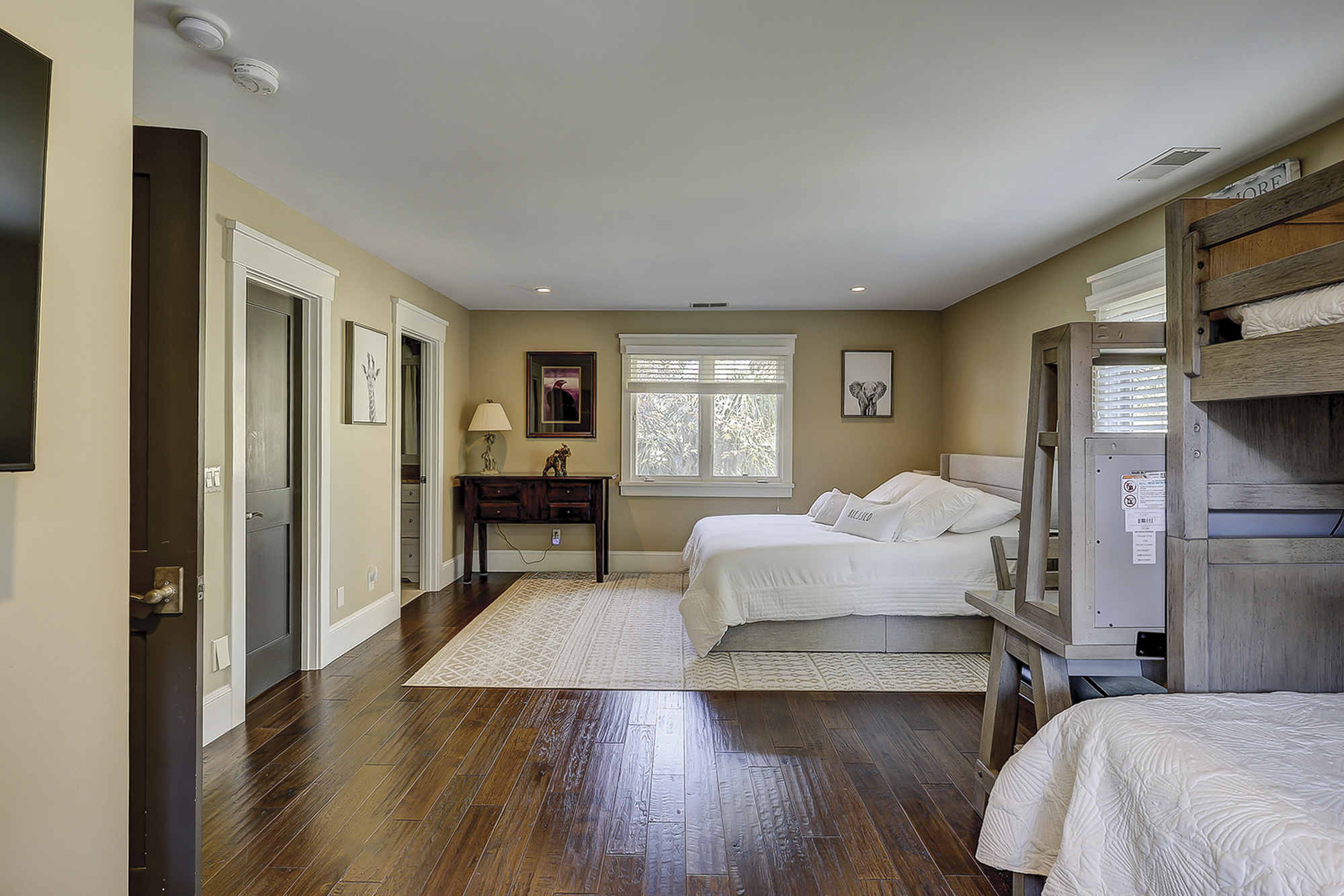 Guest Suite - 1 Queen, 1 Bunk Bed with Twin over Full w/ Twin T