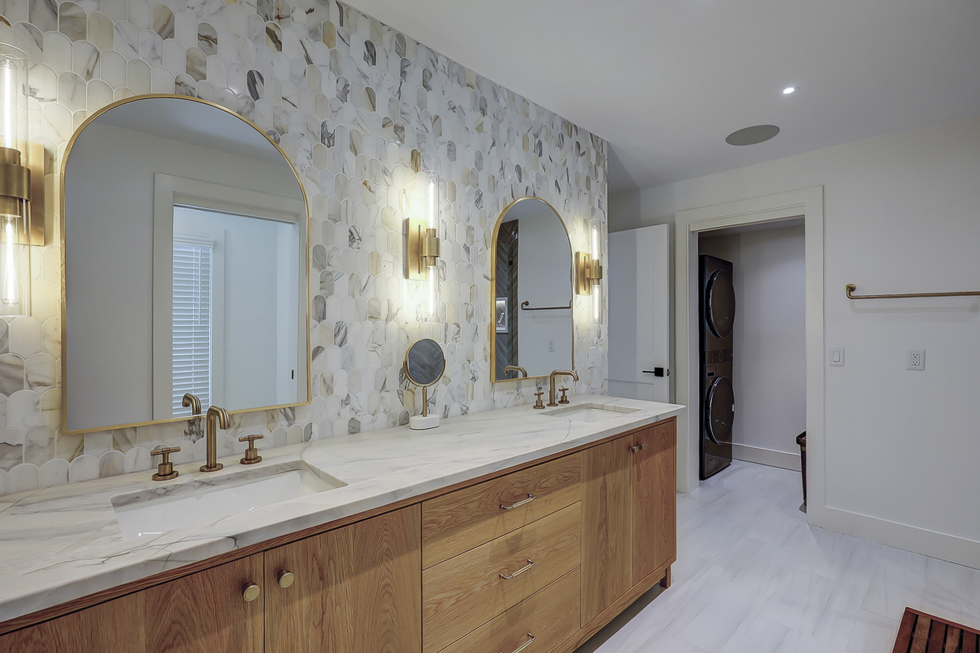 King Suite Full Bathroom