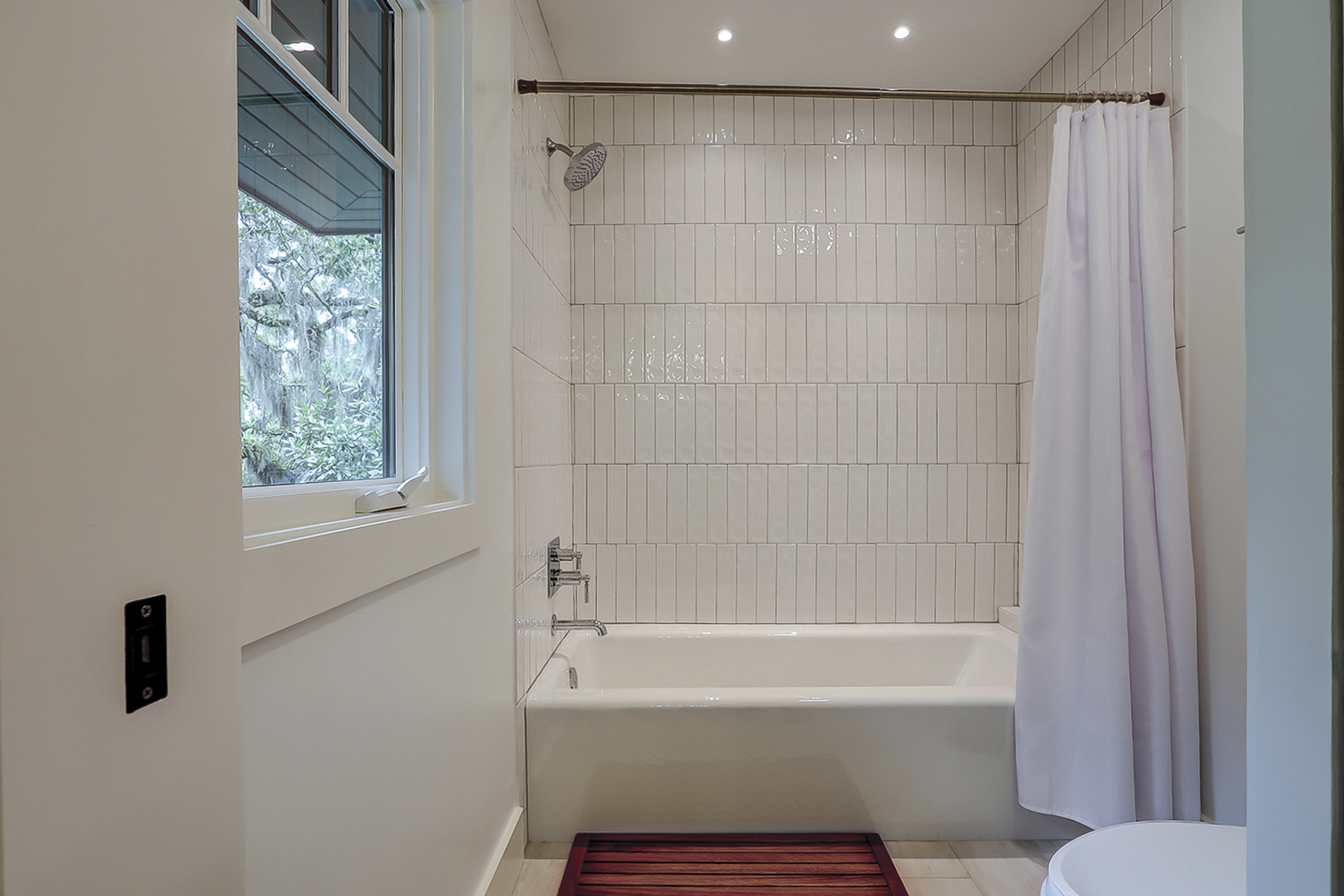 King Suite Full Bathroom