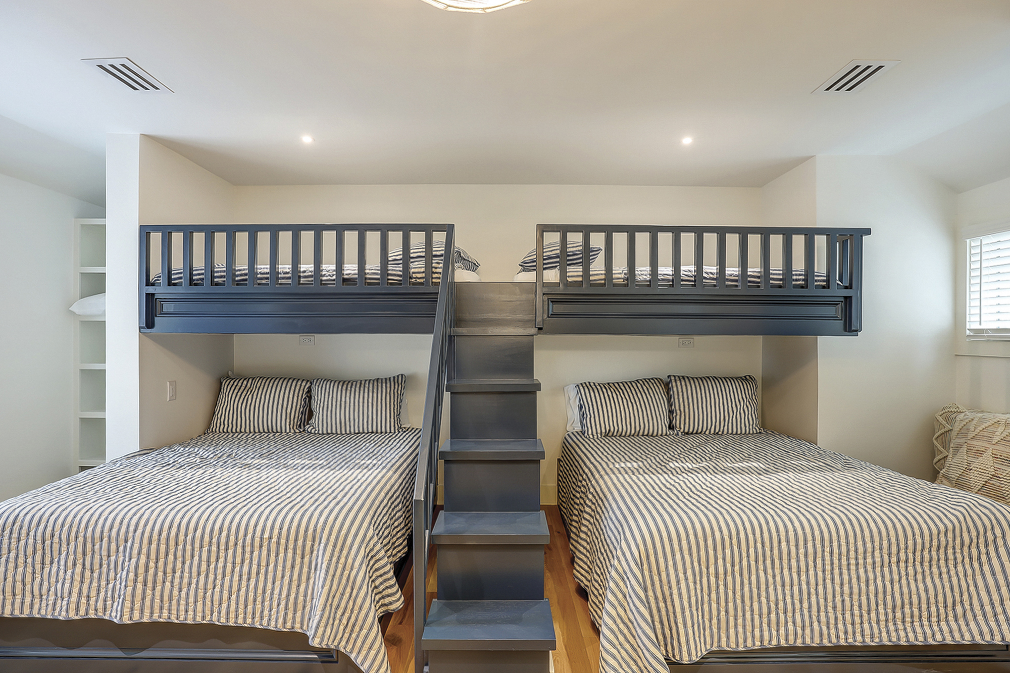 Bunk Suite - 2 Queens & 2 Twins - Sleeps 6